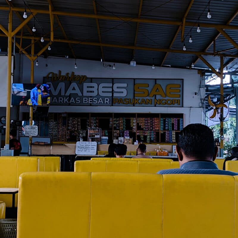 Foto asli — ngopi sambil nge-project